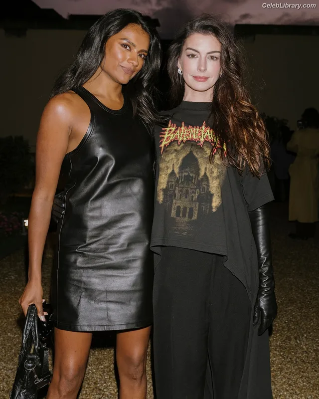 Anne Hathaway photo 22 of 1533