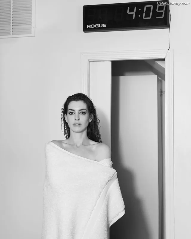Anne Hathaway photo 15 of 1533
