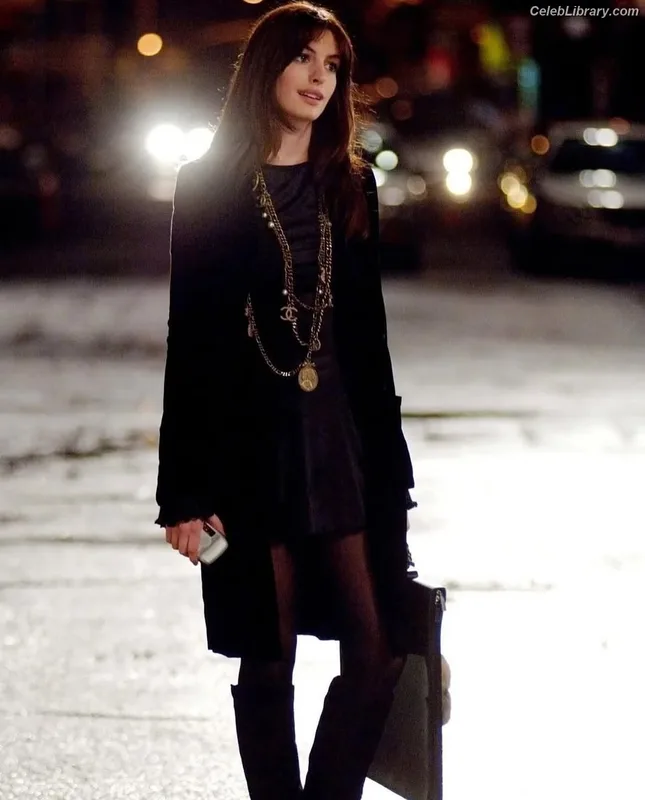 Anne Hathaway photo 17 of 1533