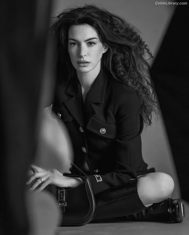 Anne Hathaway photo 8 of 1533