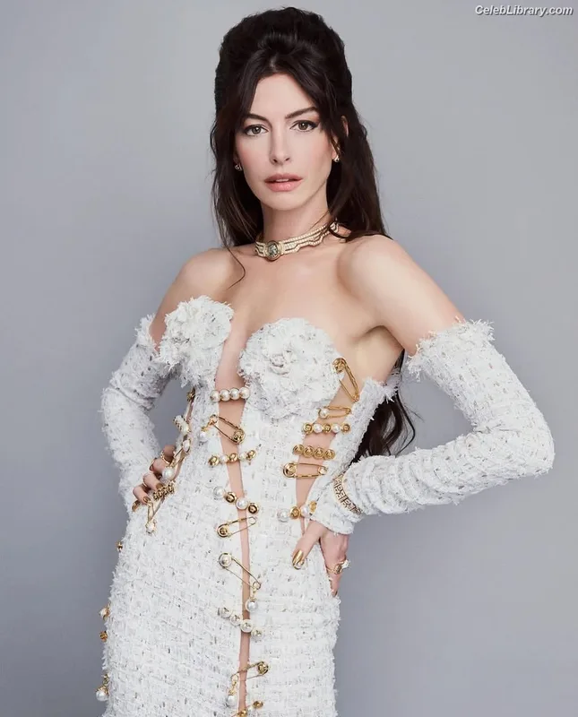 Anne Hathaway photo 12 of 1533