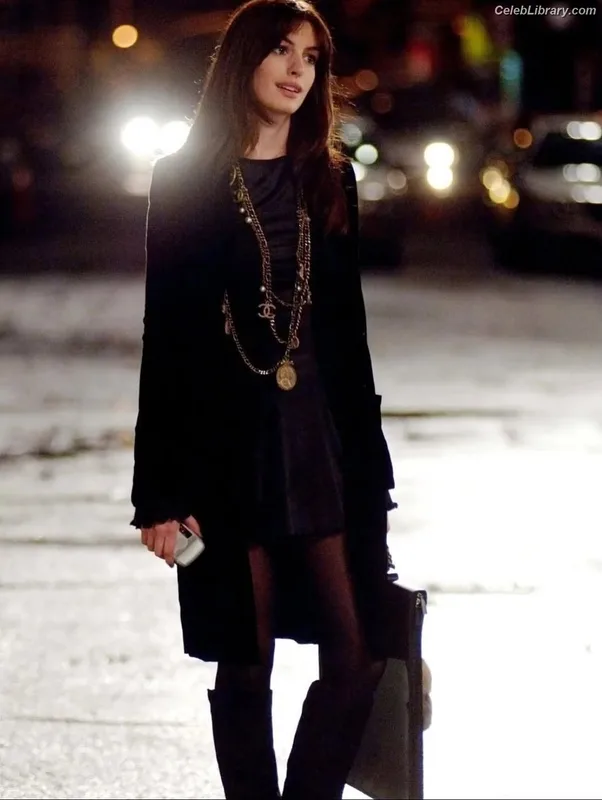 Anne Hathaway photo 14 of 1533