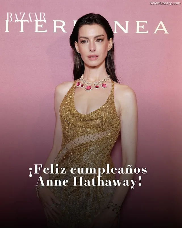 Anne Hathaway photo 20 of 1533