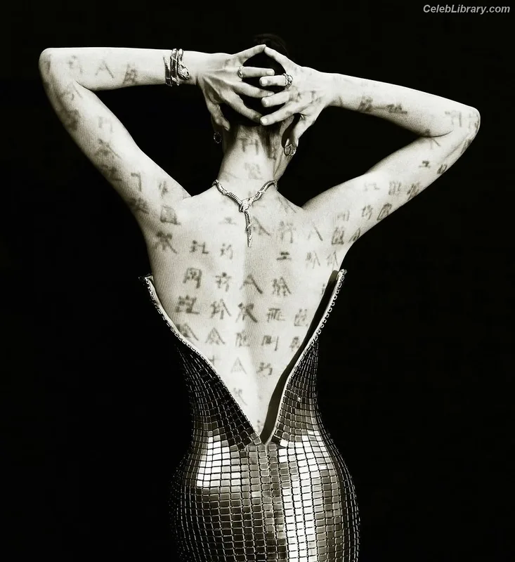 Anne Hathaway photo 15 of 1533