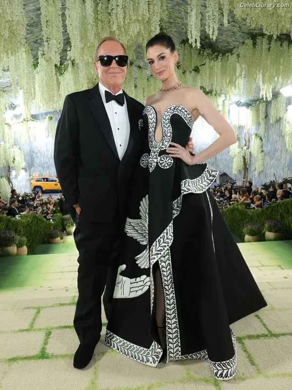 Anne Hathaway photo 24 of 1533