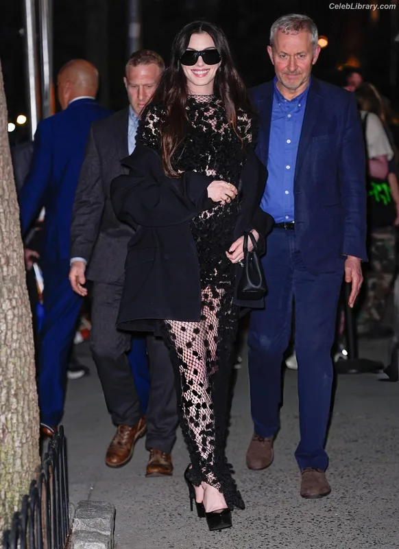 Anne Hathaway photo 24 of 1533