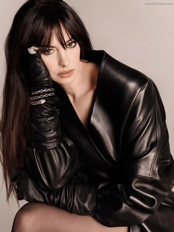 Anne Hathaway photo 8 of 1533