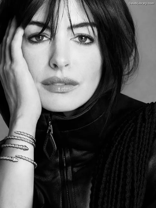 Anne Hathaway photo 9 of 1533