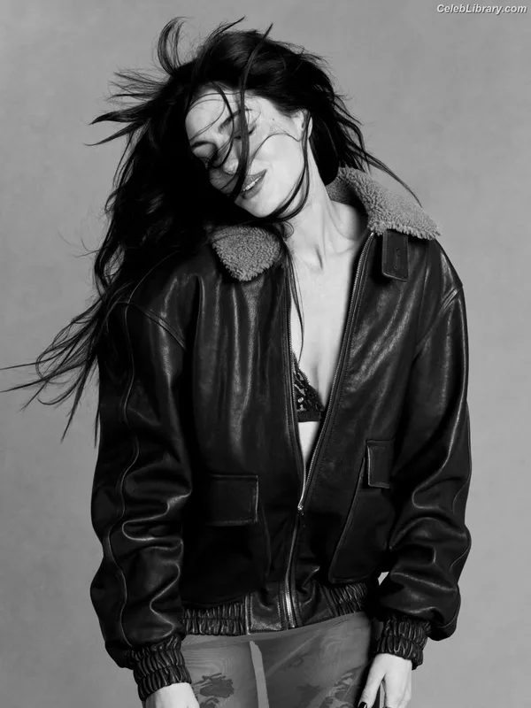 Anne Hathaway photo 12 of 1533