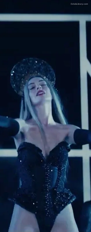 Anne Hathaway photo 14 of 1533