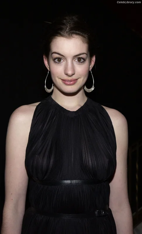 Anne Hathaway photo 24 of 1533