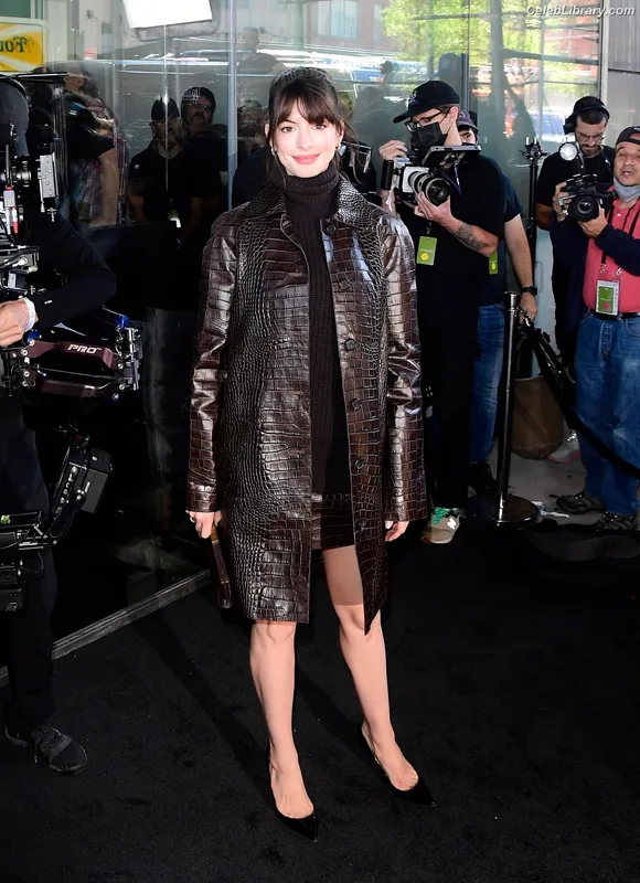 Anne Hathaway photo 15 of 1533