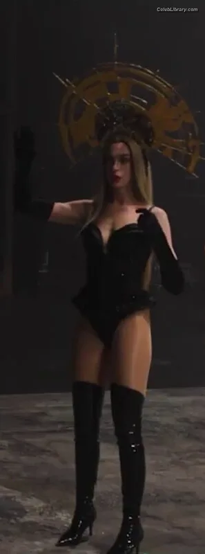 Anne Hathaway photo 18 of 1533
