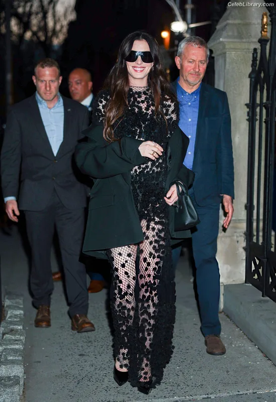 Anne Hathaway photo 24 of 1533