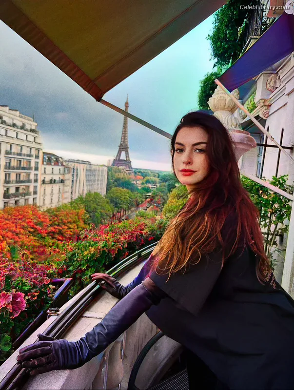Anne Hathaway photo 23 of 1533