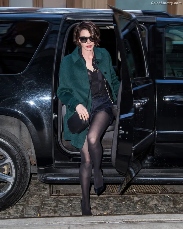 Anne Hathaway photo 10 of 1533