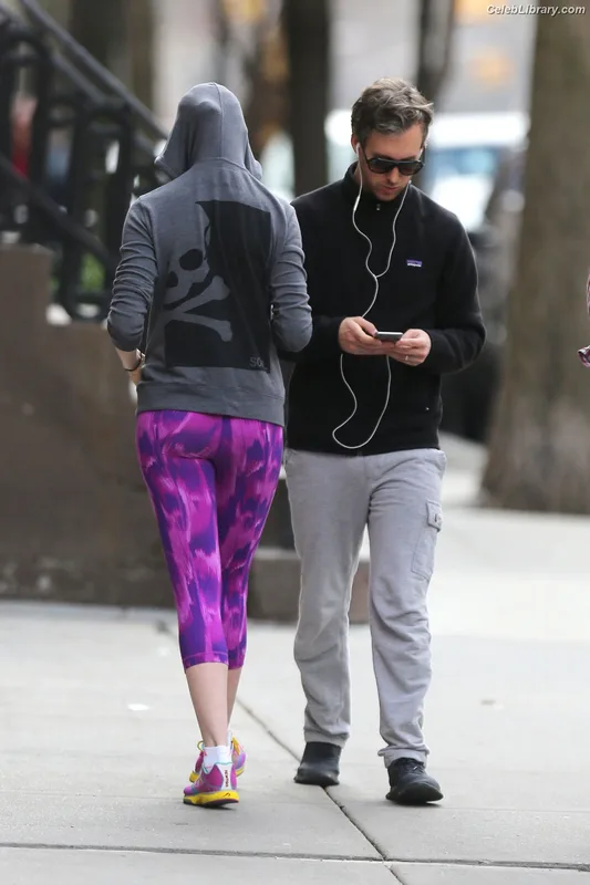 Anne Hathaway photo 20 of 1533