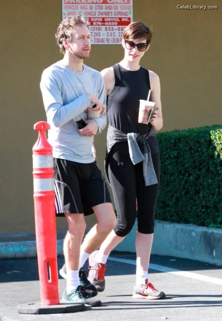 Anne Hathaway photo 9 of 1533
