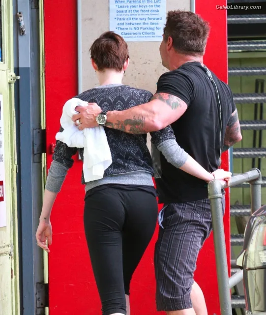 Anne Hathaway photo 12 of 1533