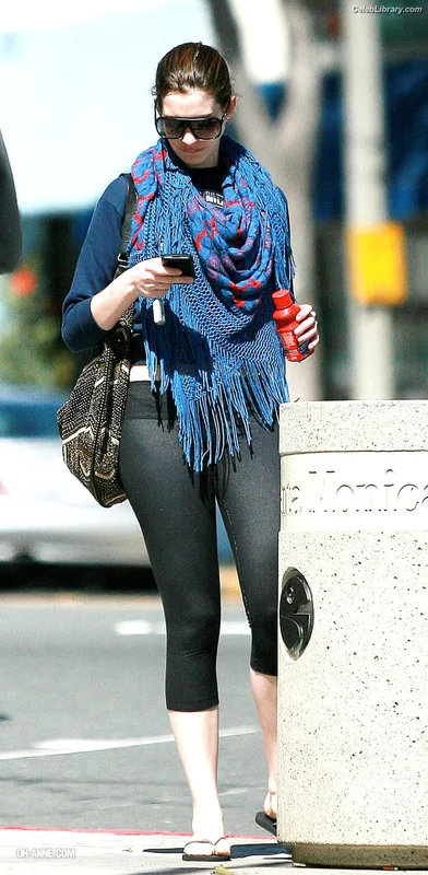 Anne Hathaway photo 22 of 1533