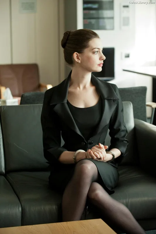 Anne Hathaway photo 1 of 1533