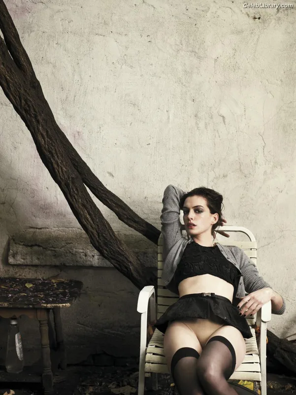 Anne Hathaway photo 2 of 1533