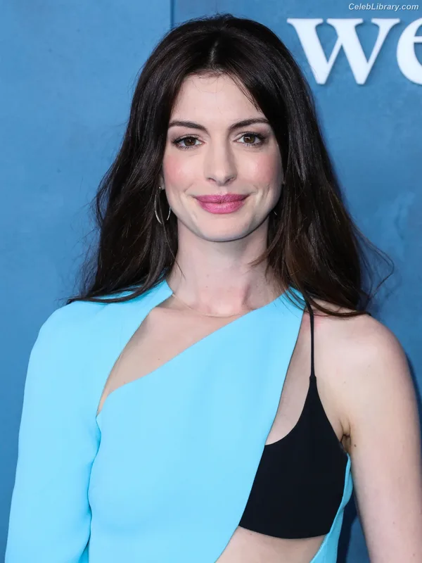 Anne Hathaway photo 19 of 1533