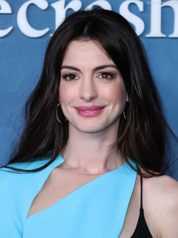 Anne Hathaway photo 9 of 1533