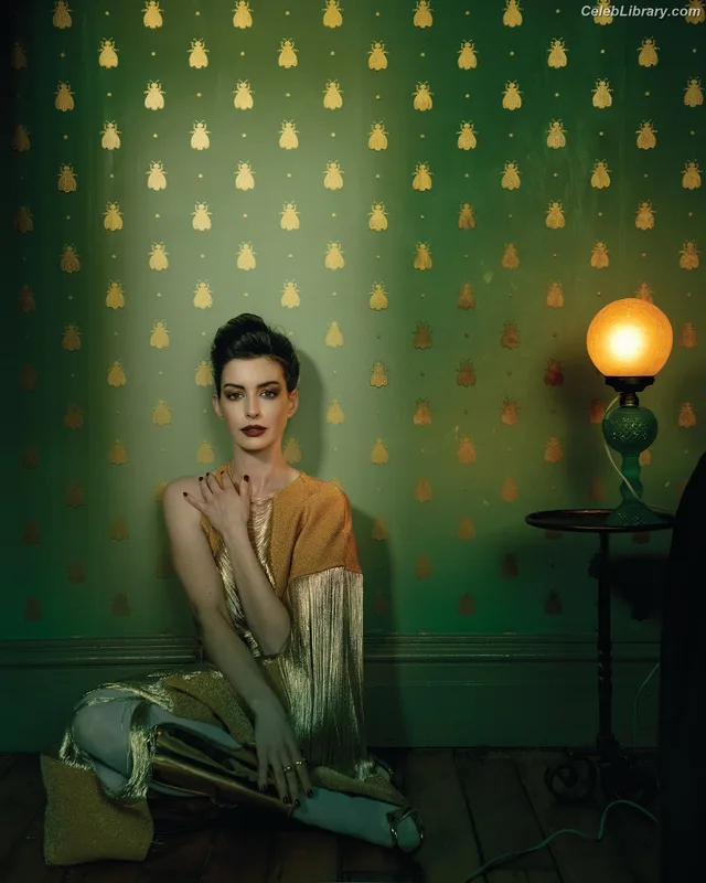 Anne Hathaway photo 3 of 1533