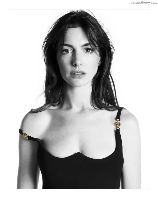 Anne Hathaway photo 14 of 1533