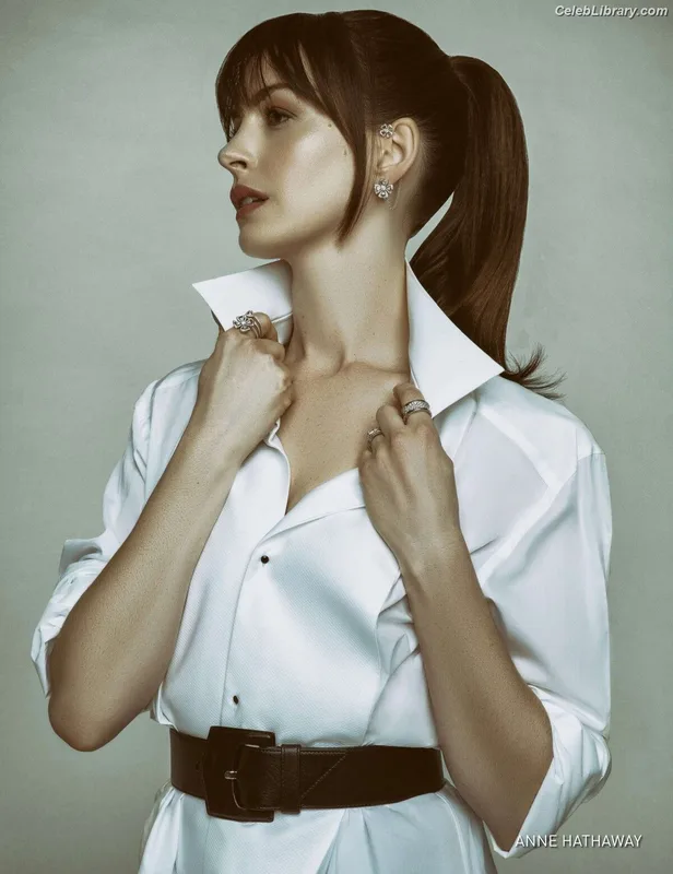 Anne Hathaway photo 2 of 1533