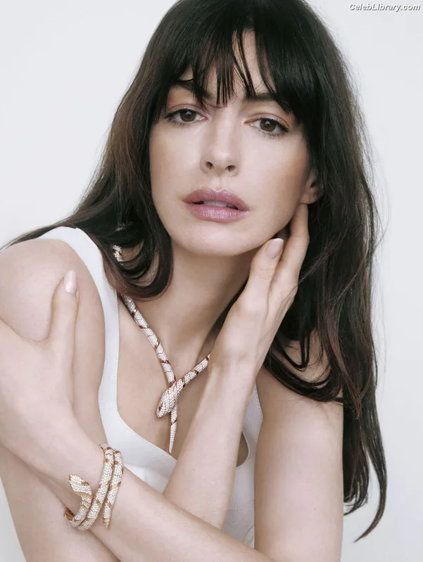 Anne Hathaway photo 19 of 1533