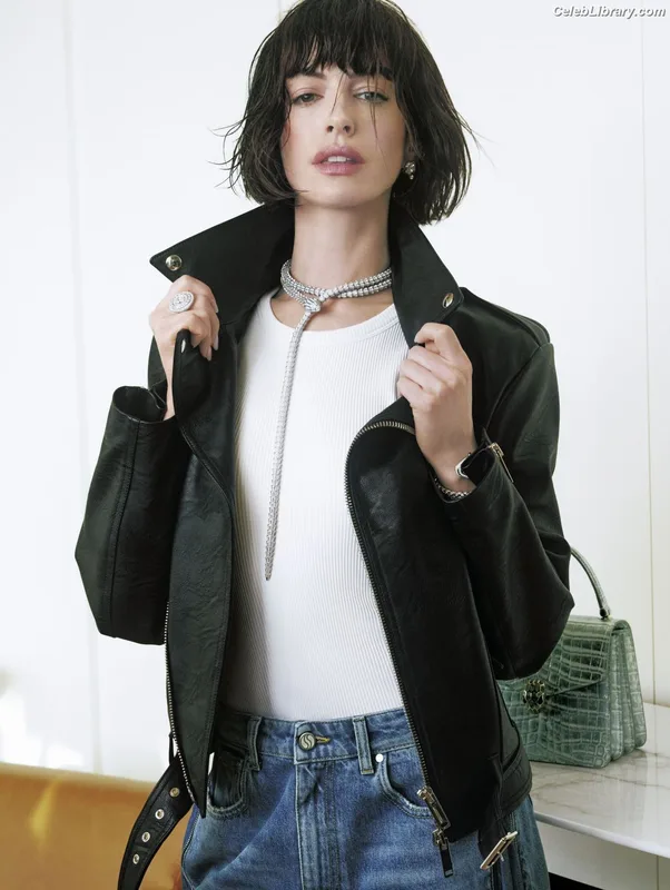 Anne Hathaway photo 20 of 1533