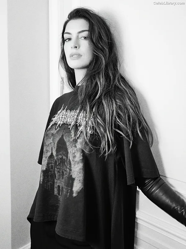 Anne Hathaway photo 9 of 1533