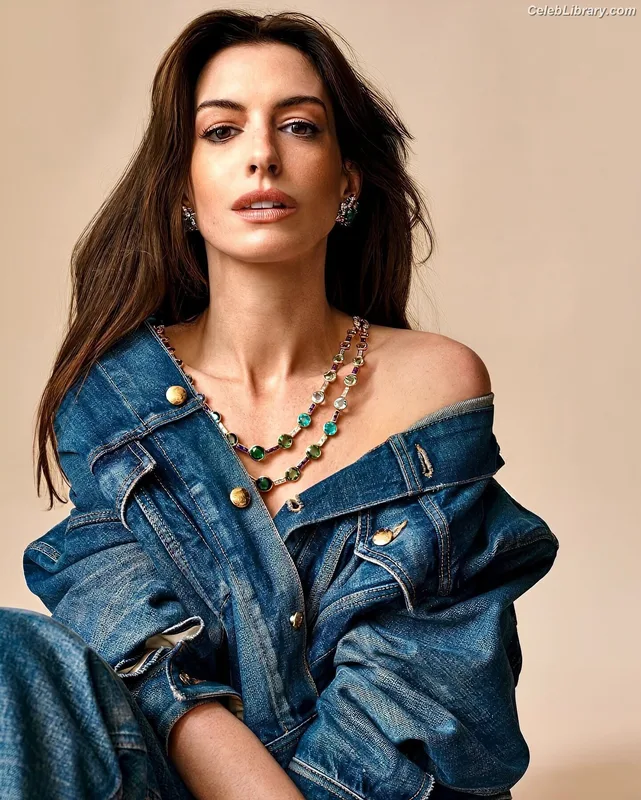 Anne Hathaway photo 16 of 1533