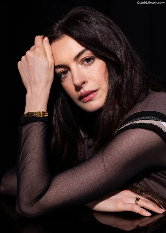 Anne Hathaway photo 21 of 1533
