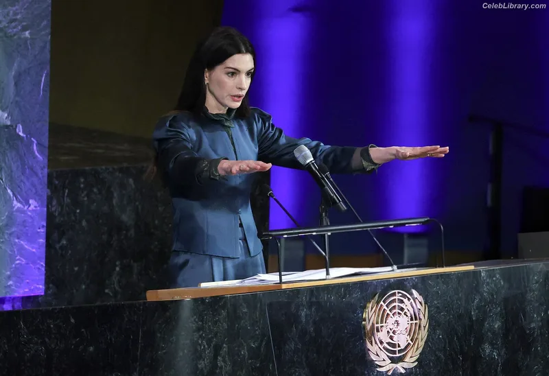 Anne Hathaway photo 10 of 1533