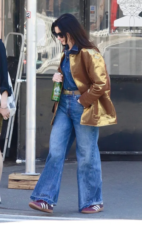 Anne Hathaway photo 8 of 1533