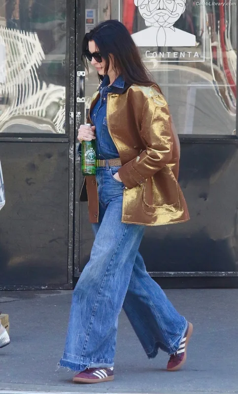 Anne Hathaway photo 9 of 1533
