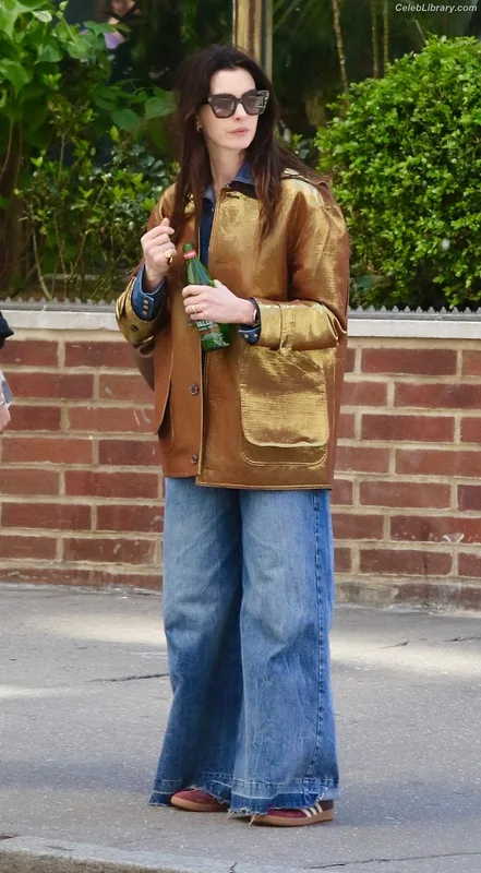 Anne Hathaway photo 13 of 1533