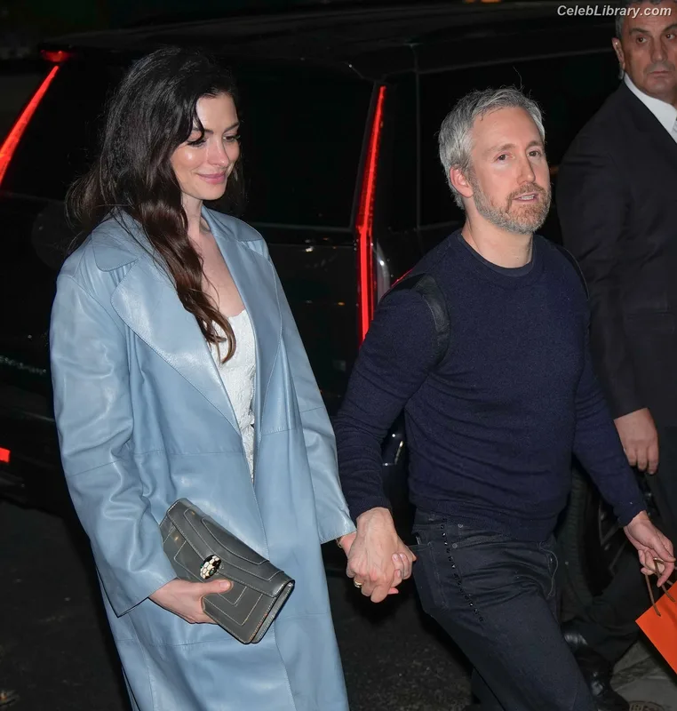 Anne Hathaway photo 4 of 1533