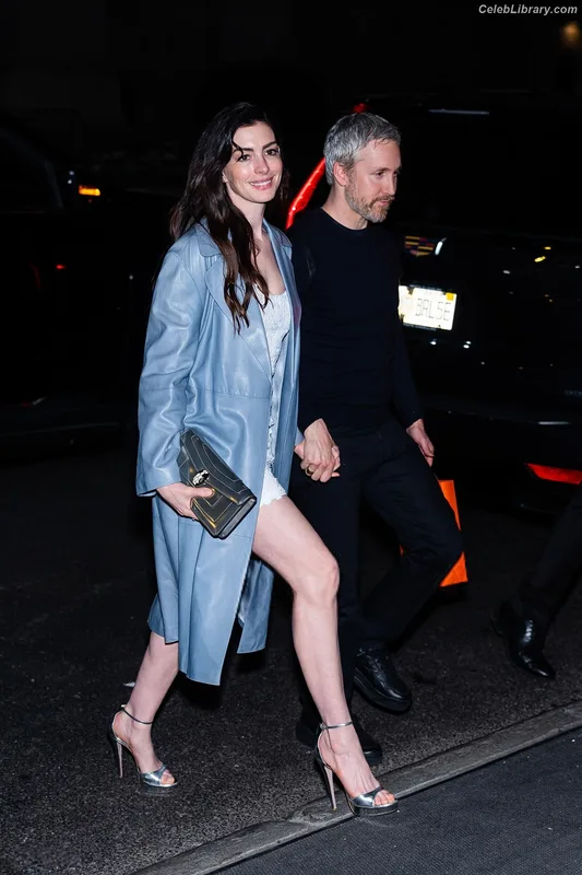 Anne Hathaway photo 6 of 1533