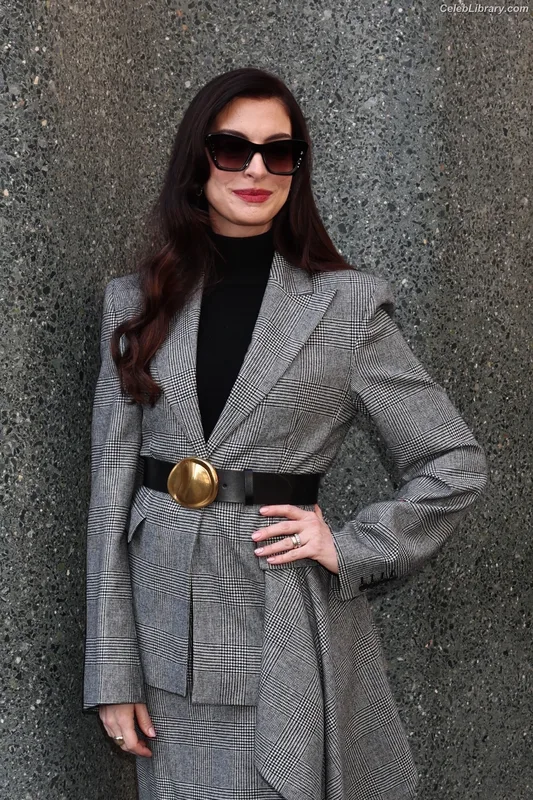 Anne Hathaway photo 24 of 1533