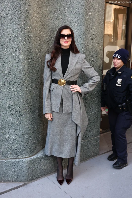 Anne Hathaway photo 2 of 1533