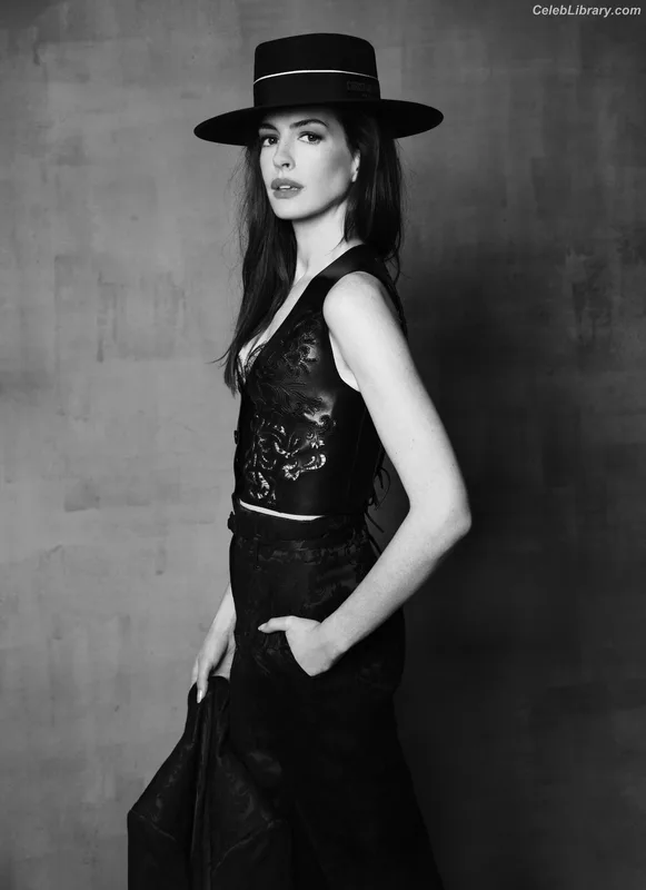 Anne Hathaway photo 10 of 1533