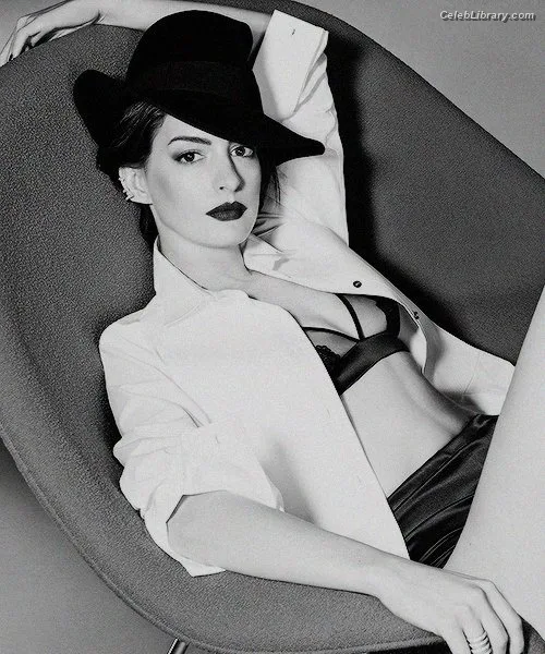 Anne Hathaway photo 23 of 1533