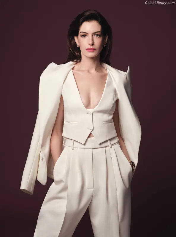 Anne Hathaway photo 1 of 1533