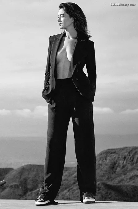 Anne Hathaway photo 6 of 1533