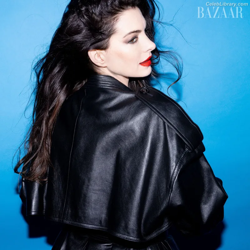 Anne Hathaway photo 23 of 1533