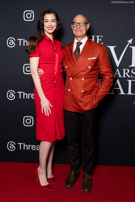 Anne Hathaway photo 9 of 1533